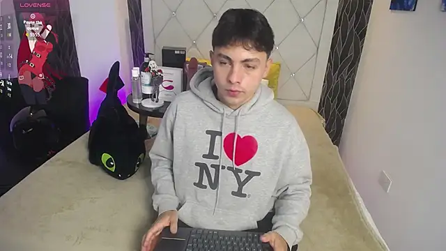 Samu FoXXX online show from 13, 12, 2025