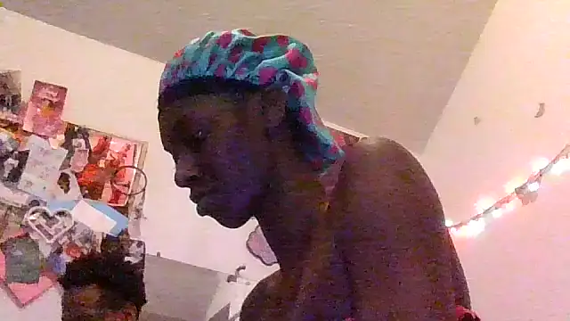 Snapshot of Her_ForbiddenGarden chatting on 14, 11, 2025 Her ForbiddenGarden online show from 14, 11, 2025