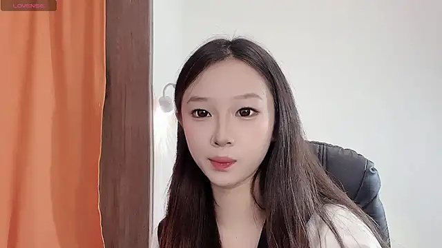 Snapshot of Minnie-baby chatting on 12, 11, 2025 Minnie-baby online show from 12, 11, 2025