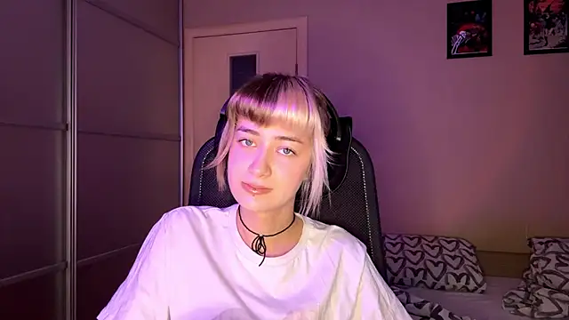 EmilySkyline online show from 12, 11, 2025