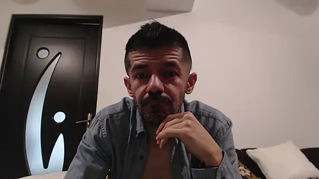 Snapshot of Dale_E chatting on 15, 11, 2025 Dale E online show from 15, 11, 2025