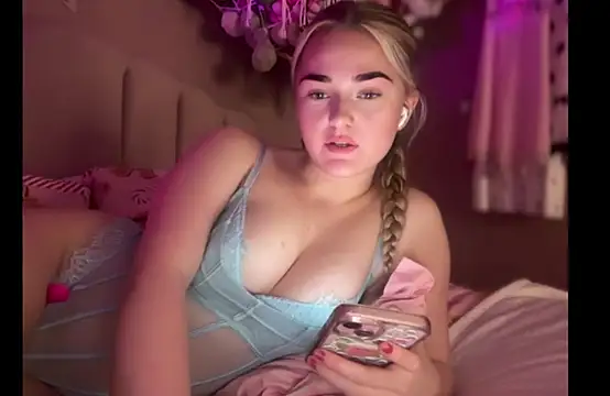 Pinkiepieexo online show from 28, 11, 2025