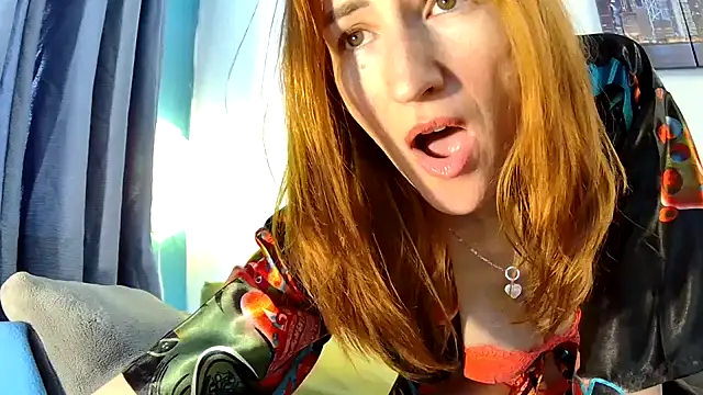 Leila cam18 online show from 19, 12, 2025