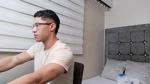 Chrix Velez online show from 17, 11, 2025