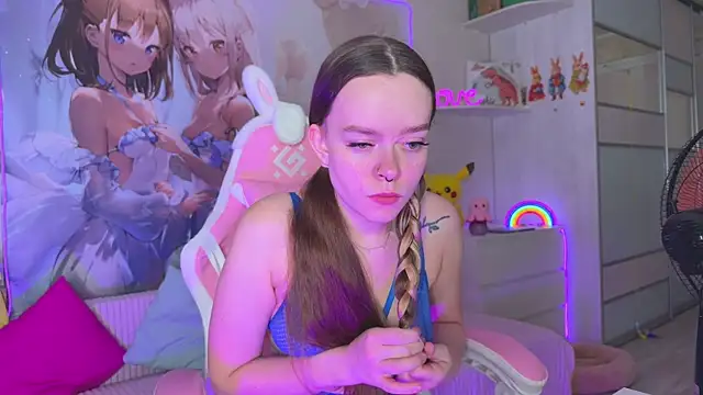 Snapshot of CheekySashaCharm chatting on 5, 7, 2026 CheekySashaCharm online show from 5, 7, 2026