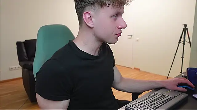 Snapshot of Charles_Dreams chatting on 3, 4, 2026 Charles Dreams online show from 3, 4, 2026