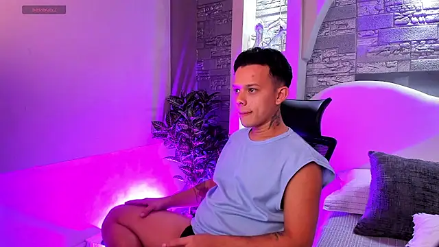 Valentino moretti online show from 18, 11, 2025