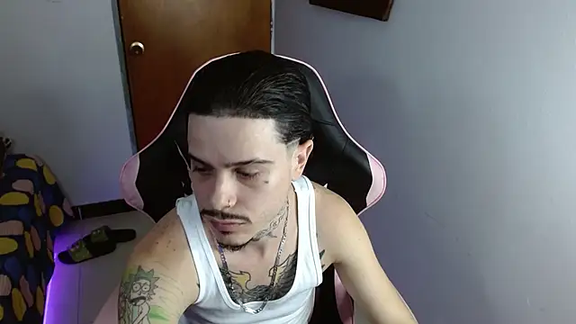 Snapshot of Deymon_420 chatting on 4, 12, 2025 Deymon 420 online show from 4, 12, 2025