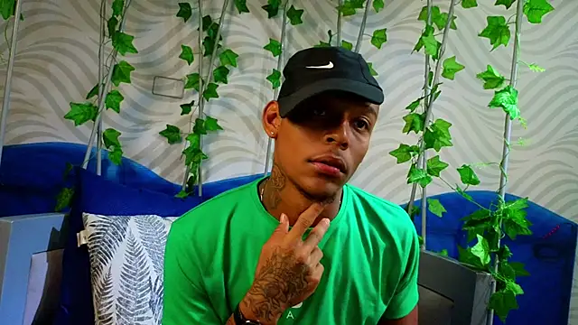 Snapshot of xander_molina chatting on 14, 11, 2025 xander molina online show from 14, 11, 2025