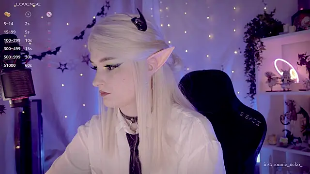 Snapshot of vronnier chatting on 20, 11, 2025 vronnier online show from 20, 11, 2025