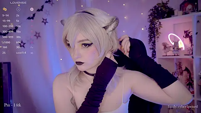 Snapshot of vronnier chatting on 28, 11, 2025 vronnier online show from 28, 11, 2025