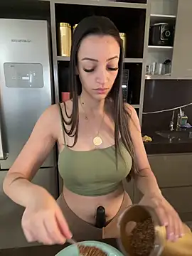 Snapshot of BelleRune chatting on 8, 2, 2025 BelleRune online show from 8, 2, 2025