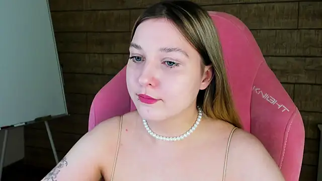 Snapshot of TinnaBurton chatting on 14, 6, 2026 TinnaBurton online show from 14, 6, 2026