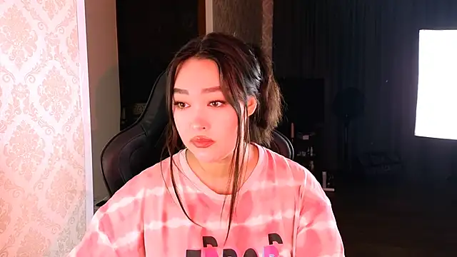 Emma Uilson online show from 25, 11, 2025