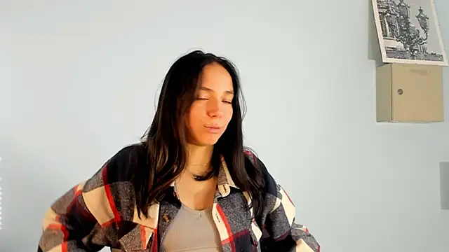 Snapshot of MildredCajigas chatting on 17, 11, 2025 MildredCajigas online show from 17, 11, 2025