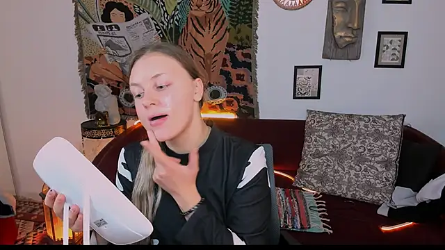 SandraLindsey online show from 2, 12, 2025