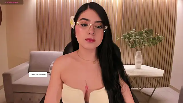 Snapshot of HaileyRoss_ chatting on 23, 6, 2026 HaileyRoss online show from 23, 6, 2026