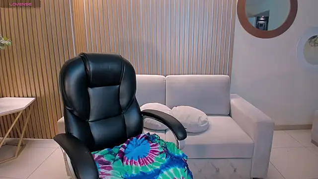 ZaraKafruni online show from 12, 2, 2026