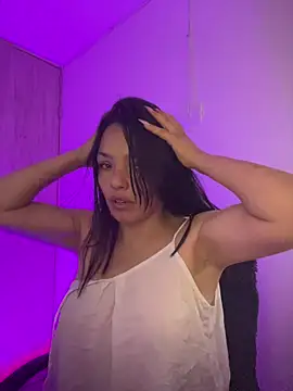 Snapshot of LaraDanverss chatting on 15, 12, 2025 LaraDanverss online show from 15, 12, 2025