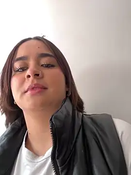 Snapshot of HANNAHBAKER00 chatting on 19, 11, 2025 HANNAHBAKER00 online show from 19, 11, 2025