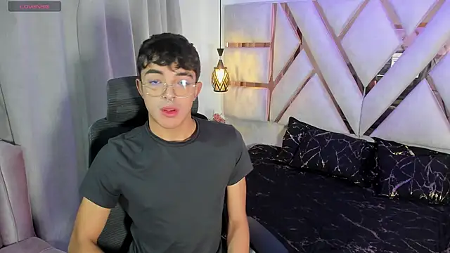 Snapshot of sayronvg chatting on 19, 11, 2025 sayronvg online show from 19, 11, 2025