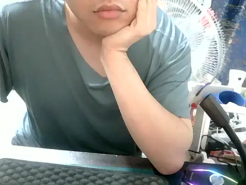 Snapshot of wei0iew chatting on 4, 12, 2025 wei0iew online show from 4, 12, 2025