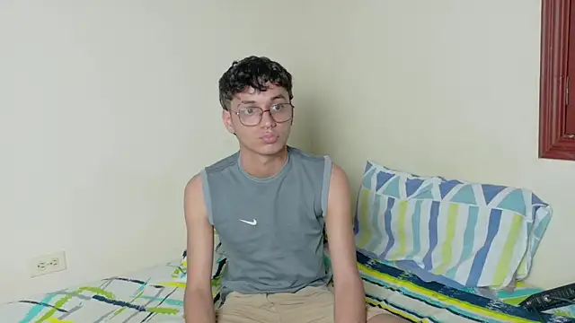 Snapshot of andrew_dann chatting on 14, 12, 2025 andrew dann online show from 14, 12, 2025