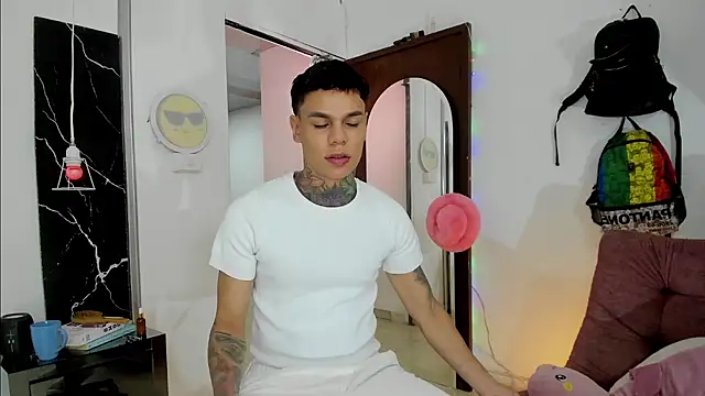 Snapshot of xavier-blake chatting on 15, 11, 2025 xavier-blake online show from 15, 11, 2025