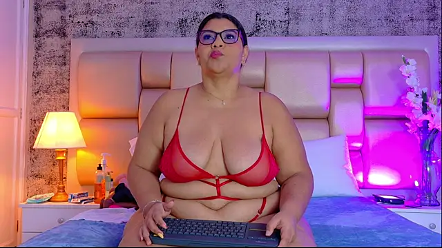 SelennaCooper online show from 15, 4, 2026