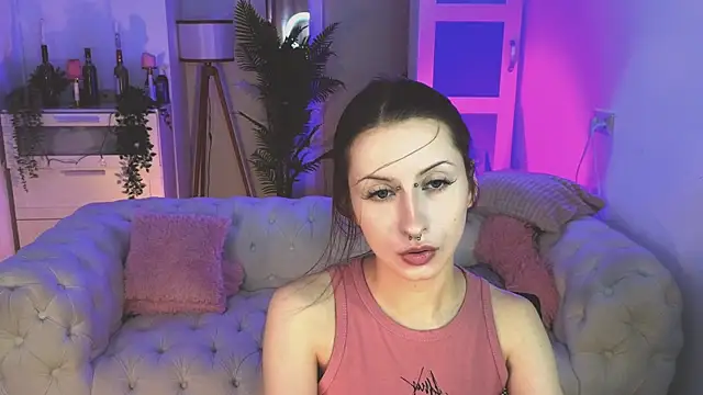 Snapshot of AliceWallflower chatting on 23, 11, 2025 AliceWallflower online show from 23, 11, 2025