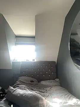 Blonde Bunny online show from 4, 2, 2026