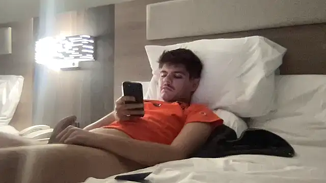 Snapshot of iceicebaby06 chatting on 18, 11, 2025 iceicebaby06 online show from 18, 11, 2025