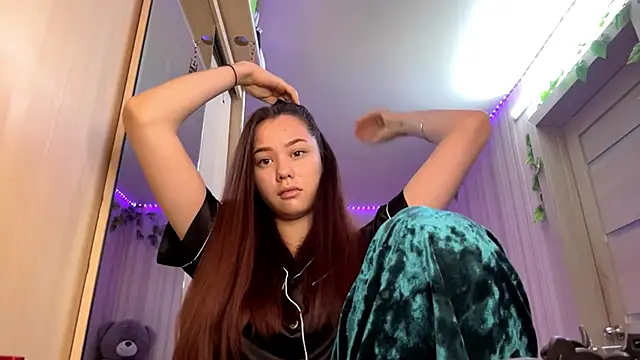 Snapshot of CutieSlim chatting on 2, 12, 2025 CutieSlim online show from 2, 12, 2025