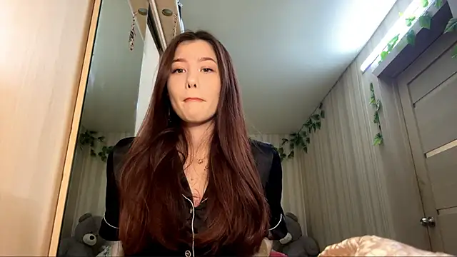 Snapshot of CutieSlim chatting on 3, 12, 2025 CutieSlim online show from 3, 12, 2025