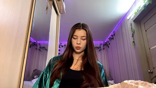 Snapshot of CutieSlim chatting on 4, 12, 2025 CutieSlim online show from 4, 12, 2025