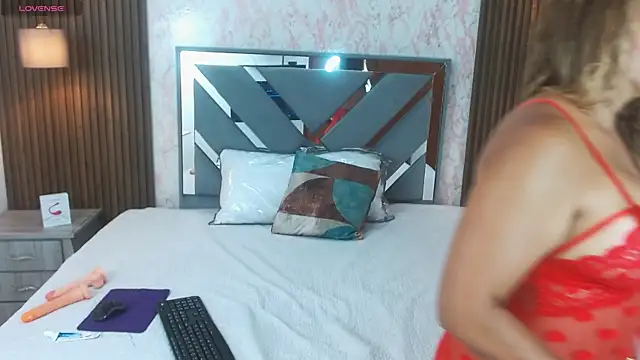 Snapshot of Lorna_queen chatting on 19, 11, 2025 Lorna queen online show from 19, 11, 2025