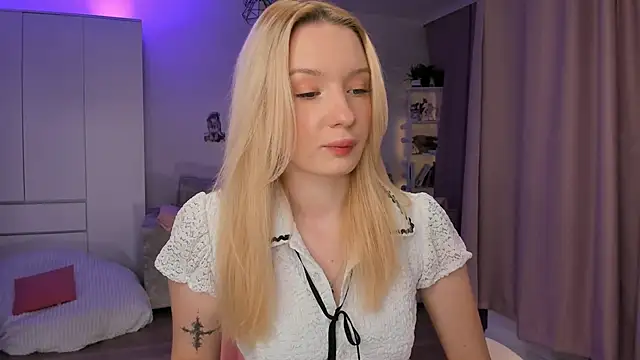 Tiffany Paw online show from 2, 12, 2025