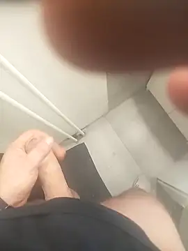 Snapshot of Kusiu221 chatting on 16, 11, 2025 Kusiu221 online show from 16, 11, 2025