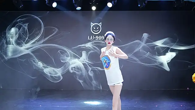 LU-909 online show from 6, 1, 2026