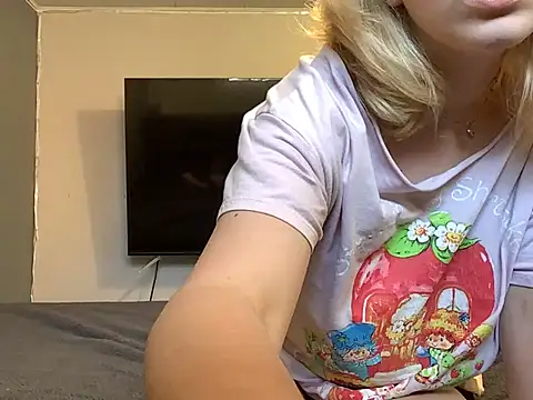 Snapshot of chaton_blanche chatting on 27, 4, 2026 chaton blanche online show from 27, 4, 2026