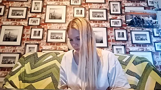 EvieBaggette online show from 24, 11, 2025