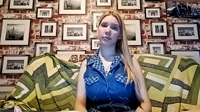 EvieBaggette online show from 25, 11, 2025