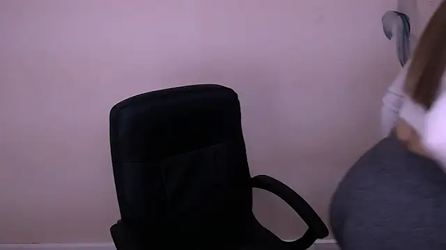 Snapshot of MillaTems_ chatting on 16, 12, 2025 MillaTems online show from 16, 12, 2025