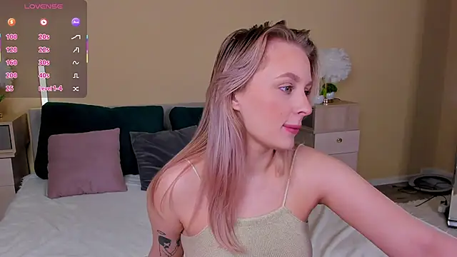 KiraRuiz online show from 5, 2, 2026