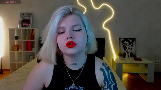 Snapshot of shadow__purrr chatting on 18, 11, 2025 shadow purrr online show from 18, 11, 2025