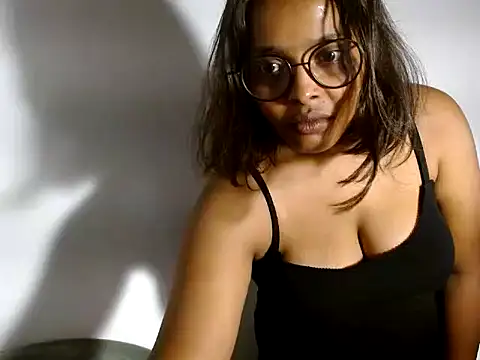 Snapshot of raveena_hot chatting on 21, 12, 2025 raveena hot online show from 21, 12, 2025