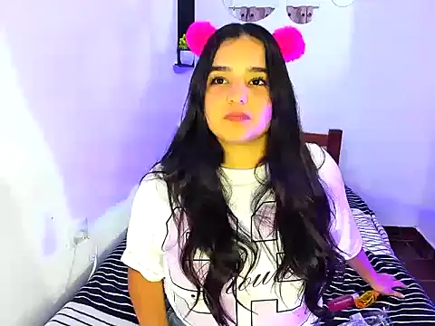 Snapshot of Babyhoney18 chatting on 18, 11, 2025 Babyhoney18 online show from 18, 11, 2025