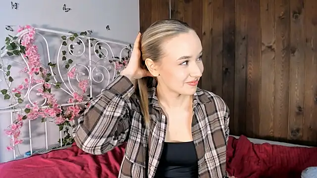 Snapshot of KristleKirst chatting on 22, 11, 2025 KristleKirst online show from 22, 11, 2025