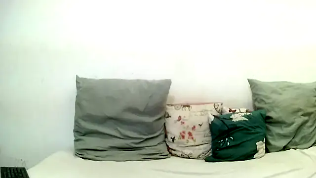 Snapshot of BrunetteNaomi8 chatting on 8, 5, 2026 BrunetteNaomi8 online show from 8, 5, 2026