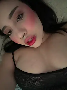 Snapshot of emy_eviee chatting on 27, 4, 2026 emy eviee online show from 27, 4, 2026